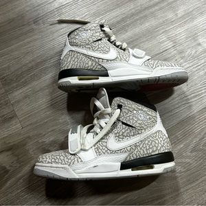 Nike Air Jordan Legacy 312 (AT4040-100) Youth Size 5Y